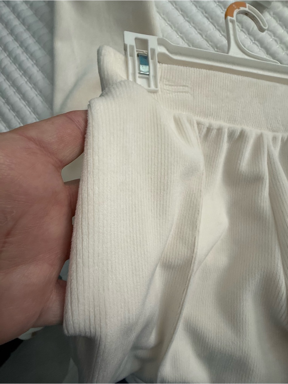 Women's Velour Ribbed High Rise Jogger
Sweatpants - All In Motion Cream
M - Picture 11 of 13